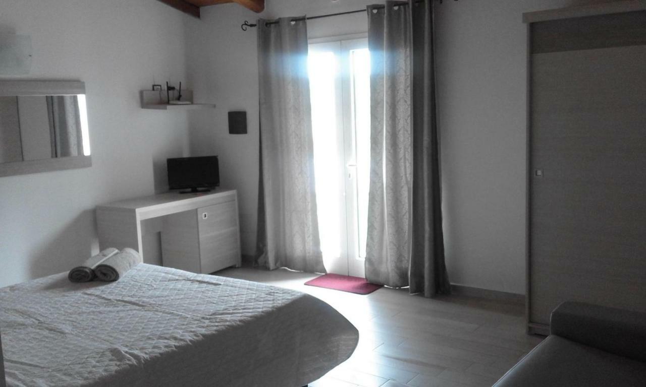 Sole&Sale Bed & Breakfast Сан Теодоро Екстериор снимка